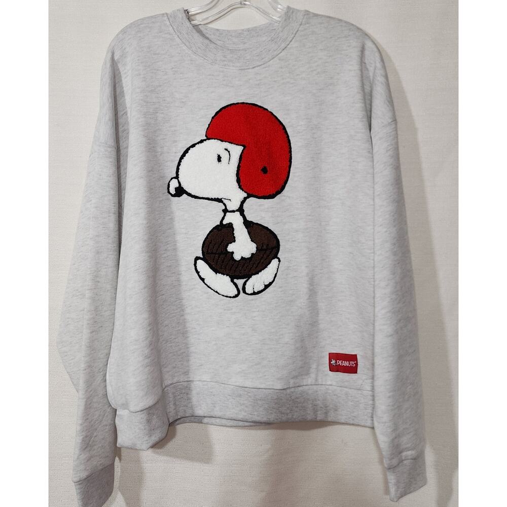 Snoopy Football player Sweatshirt women's medium